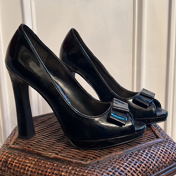 Jessica Simpson peephole pumps size 7 1/2 - Picture 3 of 5
